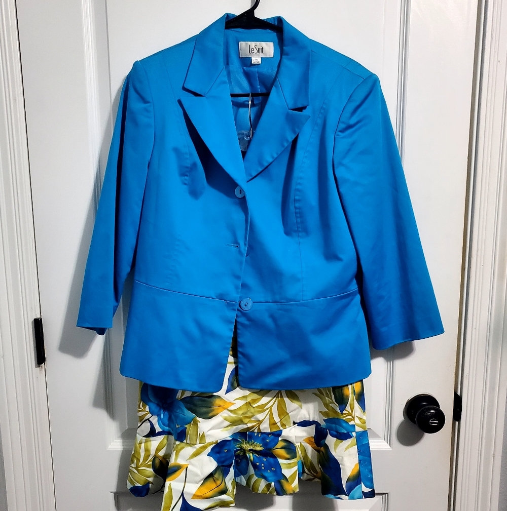 Womens Le Suit Skirt Suit